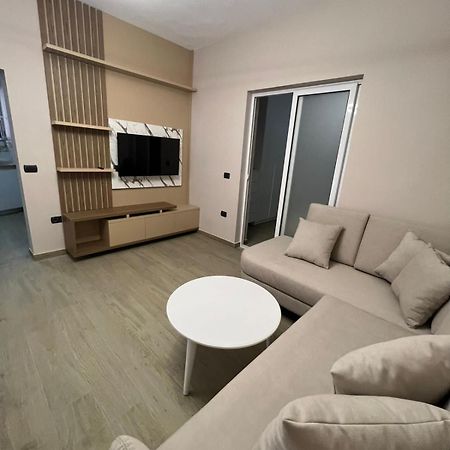 Large Apartment Wlora Zewnętrze zdjęcie