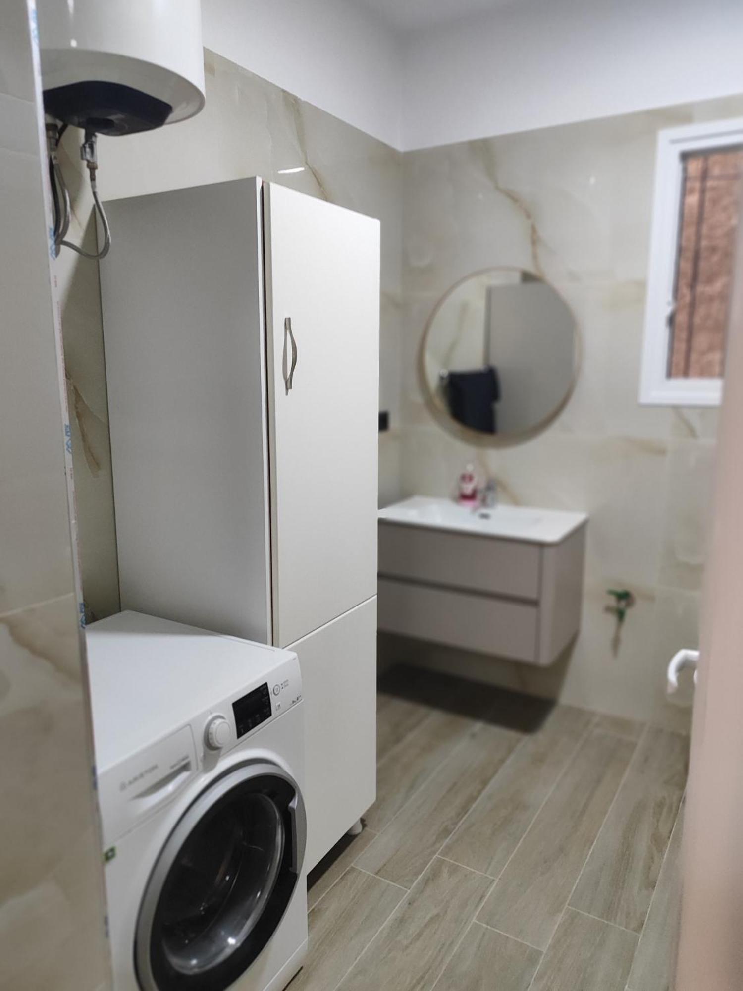Large Apartment Wlora Zewnętrze zdjęcie