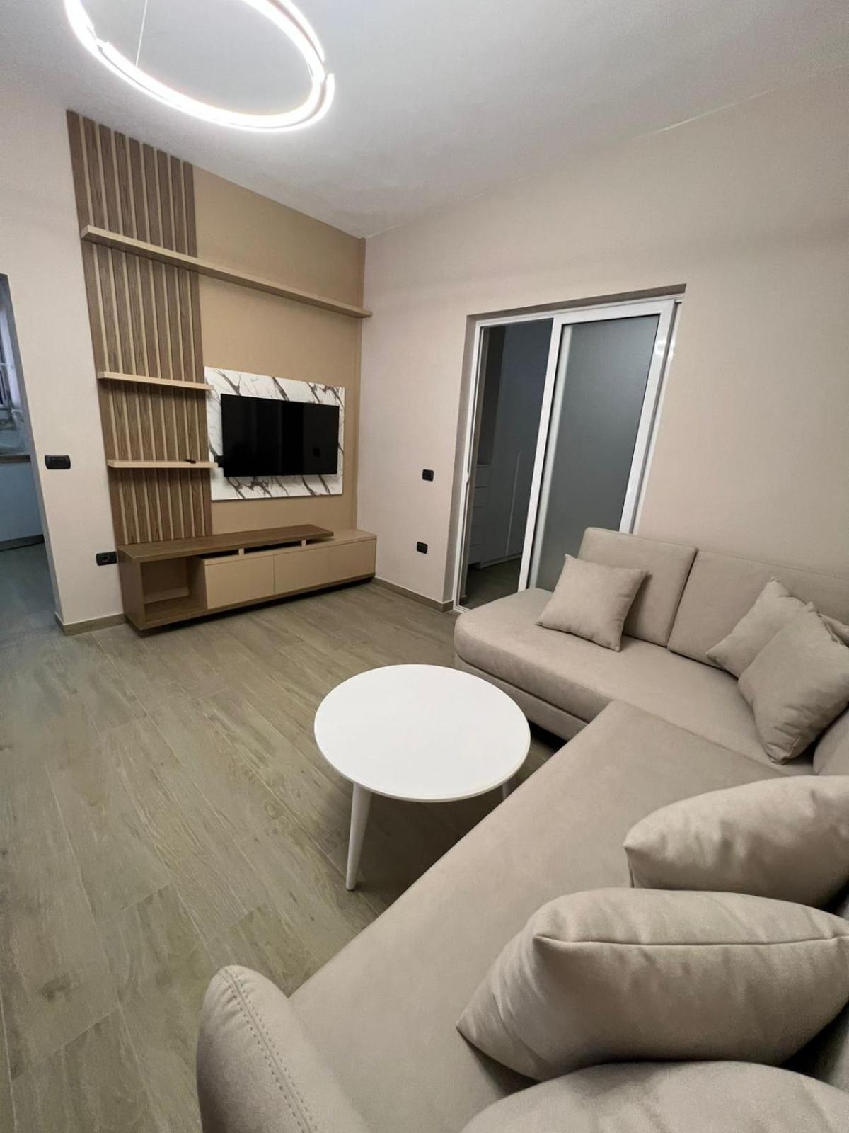Large Apartment Wlora Zewnętrze zdjęcie