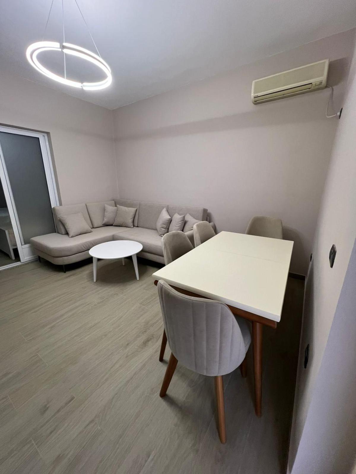 Large Apartment Wlora Zewnętrze zdjęcie