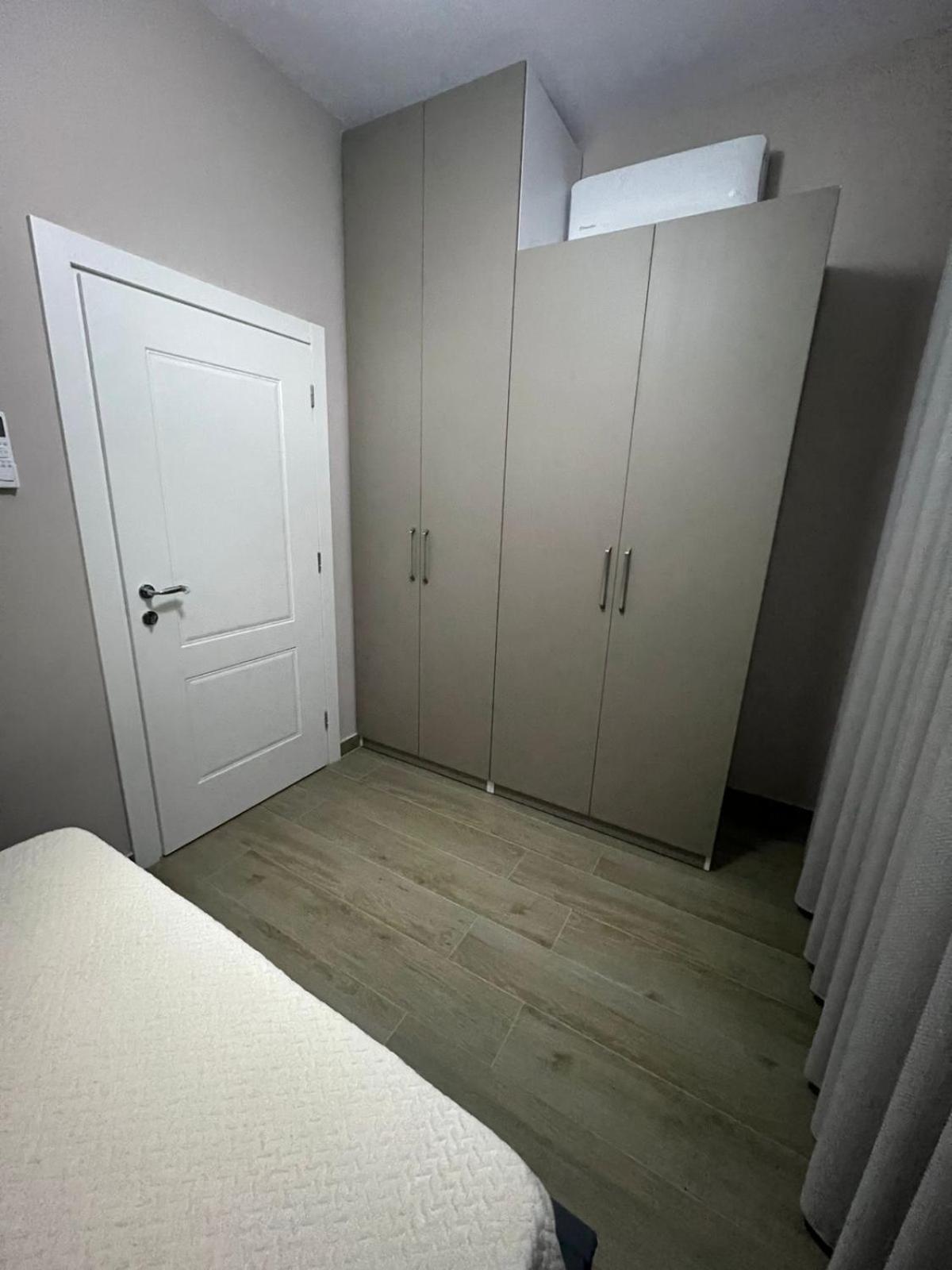 Large Apartment Wlora Zewnętrze zdjęcie