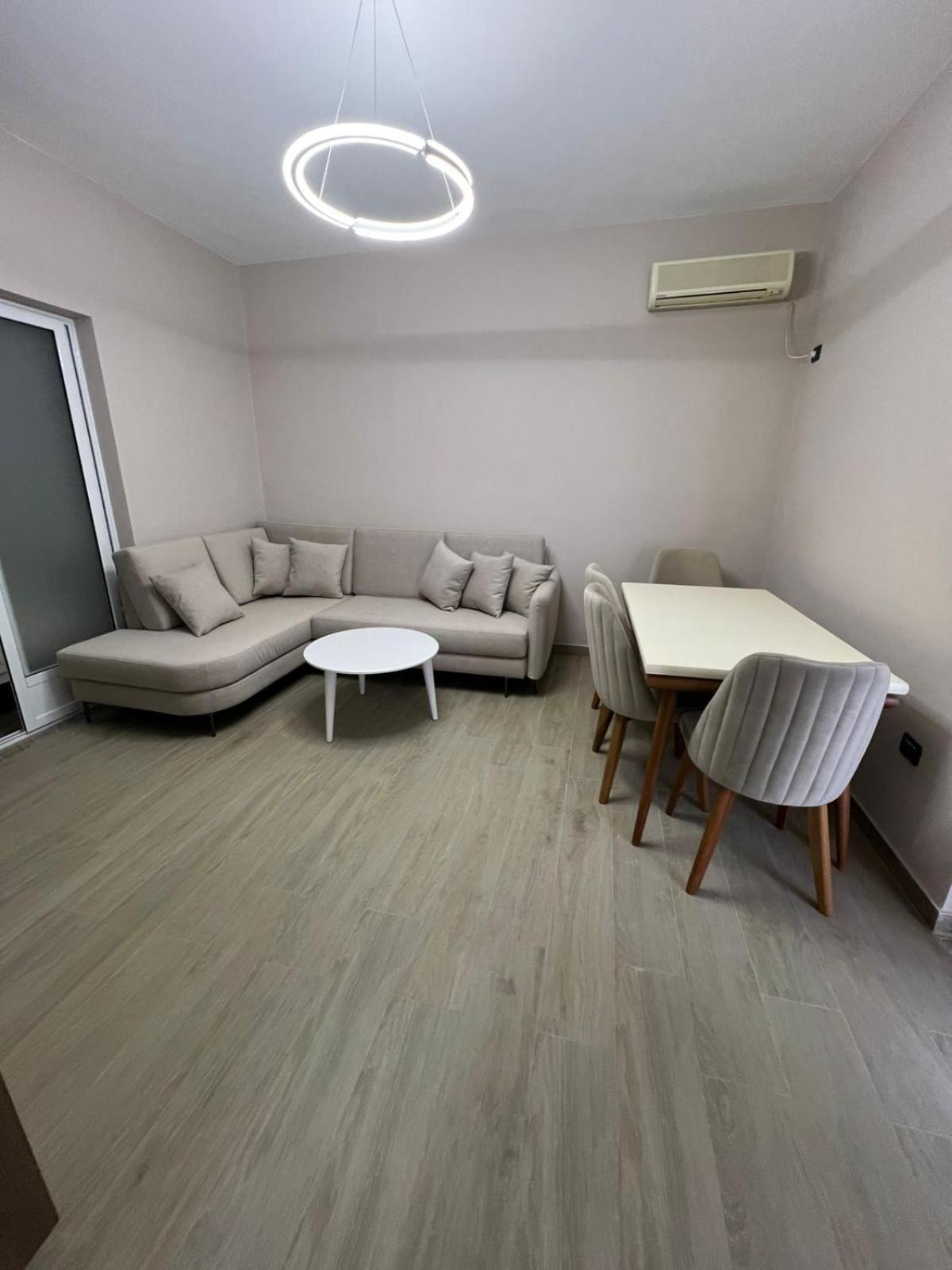 Large Apartment Wlora Zewnętrze zdjęcie